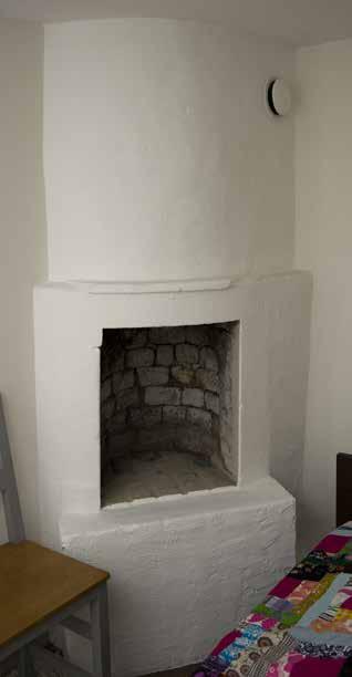 Det norra bostadshuset, hus nummer 2 på kartan Huset uppfördes sannolikt under 1700-talets andra hälft som en bostad åt familjen Stiernhoff.
