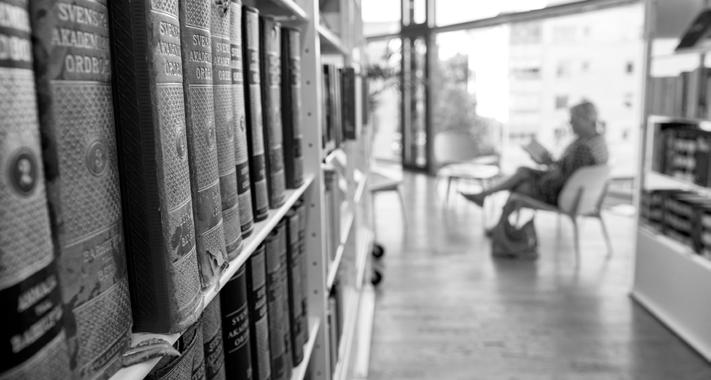 och innebär konstnärligt skapande som till exempel litteratur, konst, musik, scenkonst, film, formgivning och arkitektur.