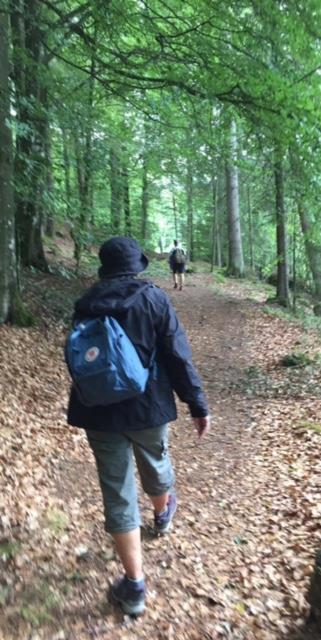 Pilgrimmer i Svartrå En lördag i mitten av augusti gjorde sju pilgrimmer, med Claes Lager som van ledare, en vandring i trakten av Svartrå. Redan i gryningen, (klockan 9) avreste vi från Håstens torg.