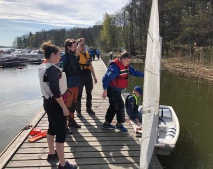 Patrullvis fick alla ledare ta del av motorbåtsövning, segling av våra jollar, riggningsgenomgång, diskussioner kring säkerhet samt scoutmetoden.