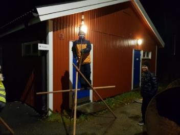 Vi var också med på kårens Ishajk med tomtetema och scouterna fick pröva på att bada isvak.