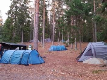I samband med båtklubbens sjösättning var våra scouter med och sålde korv på kårens sedvanlinga korvförsäljning.