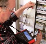 INSTALLATIONSKONTROLL Kort om installationskontroll Enligt elsäkerhetsföreskrifterna och svensk standard skall nya, ombyggda eller utvidgade elinstallationer kontrolleras innan de tas i drift för att