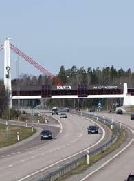 920 Förutbetalda kostnader och upplupna intäkter 20 936 18 706 22 303 Övriga fordringar 1 989 2 528 2 123 Finansiella placeringar 740 616 627 Likvida medel 30 235 15 427 35 846 Tillgångar som innehas