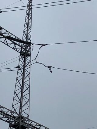 Vidtagna/planerade åtgärder: Höjdmarkering har återmonterats. Tillfälliga leveranser av material får inte ske obevakade inom arbetsplatsen.