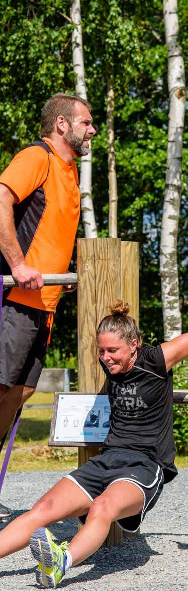 Utbud Vi har sex stora ytor för gruppträning samt mer än 2 000 kvm gym. Vi kan vara 56 personer i spinningsalen, 30 personer i Indoor walking-salen samt upp till 56 personer i cirkelgymmet.