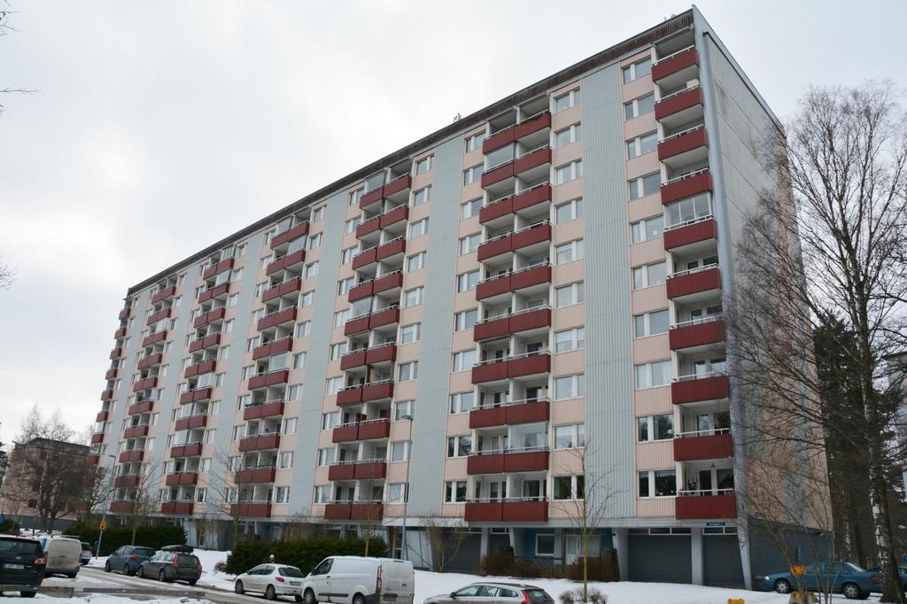 Skivhus Skivhuset är liksom punkthusen i tio våningar. Det är placerat med långsidan längs med Norrbygatan, och ramar in området från öster.