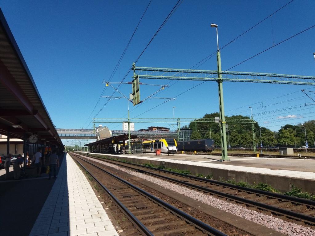 Framtida behov och bedömning Västra stambanan kommer i framtiden att få en ny roll i form av snabba interregionala persontåg, regionala persontåg och godståg.