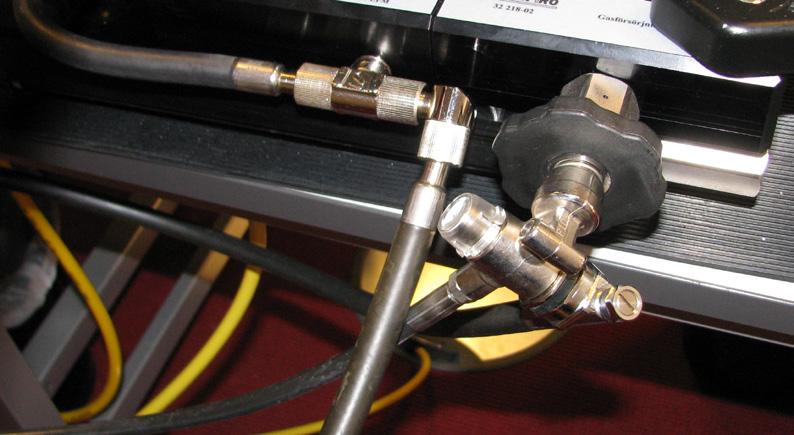5 TEST AV ANDNINGSAPPARAT Innan en test av en andningsapparat kan påbörjas kontrollera att: SpiroCheck är anslut till datorn med en USB kabel Nätspänning (240 VAC) är ansluten