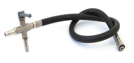 Handtaget (E) på 3-vägsventilen skall alltid stå i mitten positionen (vredet pekar utåt) om inte annan instruktion ges av test programmet.