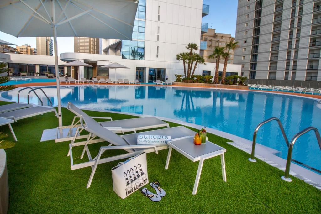 I EN BERIKANDE MILJÖ MED ERFAREN SVENSK PERSONAL Suitopía Sol y Mar Suites Hotel Calpe, Alicante REHABILITERING NÄR DEN ÄR SOM BÄST erbjuder ett kvalificerat, modernt rehabiliteringskoncept i en