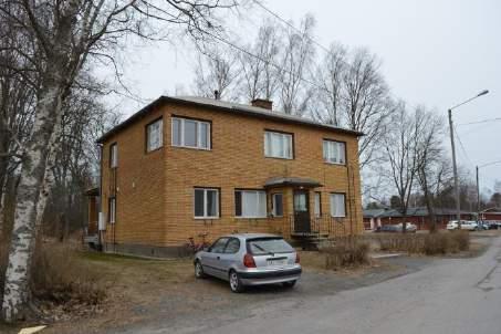 BESKRIVNING AV BYGGNAD Nuvarande användning Bostad Tidigare användning Bostad och apotek Byggår 1947 Antal våningar 2 Sockel