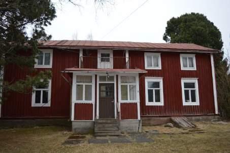 våningar 2 Sockel - Stommaterial Stock Takets form och -material Plåt sadeltak Fasadmaterial och färg Rör stående locklistpanel Byggnadens skick - Övrigt