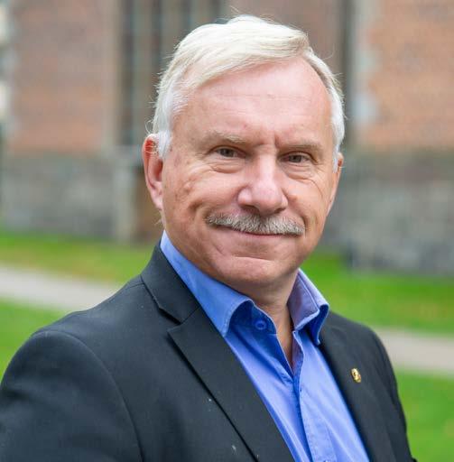 Inledning Hösten har kommit med sina vackra färger och det har blivit kallare ute. Dagarna blir mörkare och vi börjar redan längta efter att få tända de levande ljusen i mörkret.