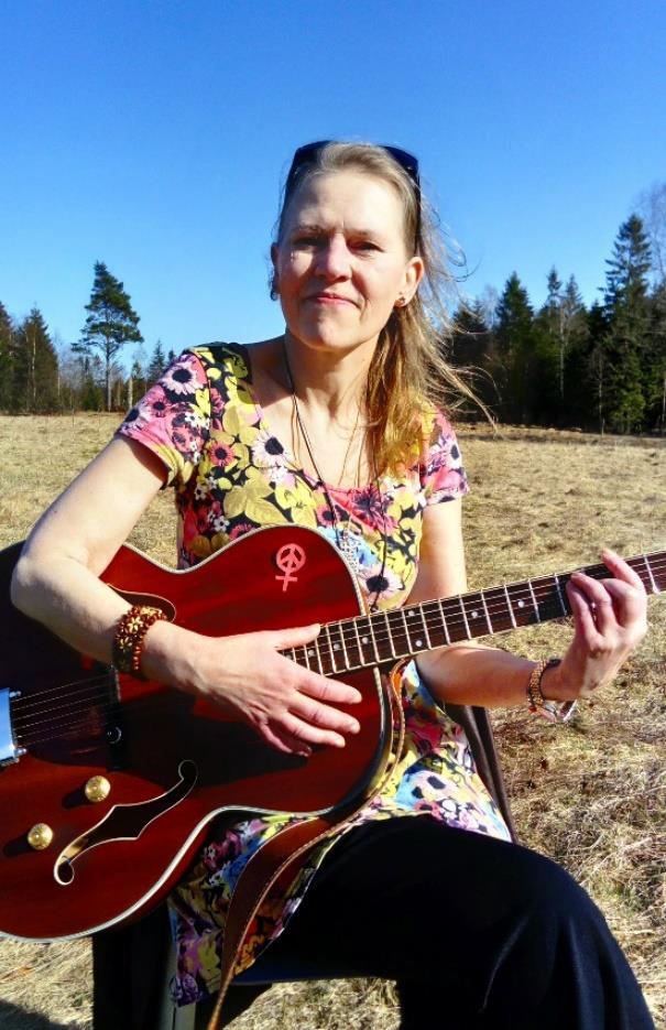 00, och lyssna på Malene Langborg, Jazzgitarrinna som är