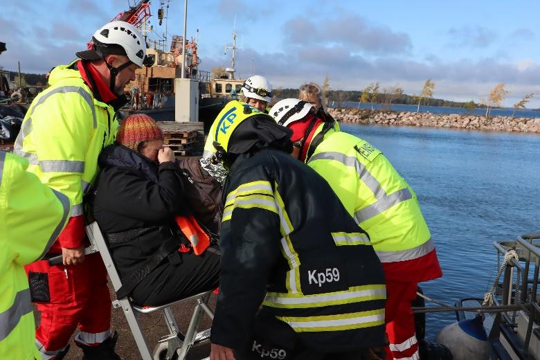 Samordnaren för förstahjälpen- och hälsovårdsverksamheten arbetar också med beredskapsfrågor framförallt genom att stöda och skola alarmgrupperna i distriktet.