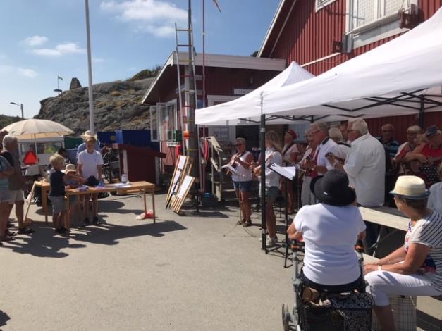 obefintliga. Dessutom kan personer på väg till utryckning för frivilliga brandförsvaret tvingas färdas fort på vägarna.