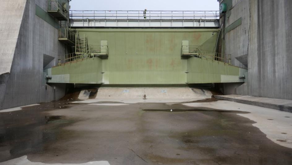 Skibord C Skibordet reparerades genom konventionell pågjutning med direkt efterföljande vakuumbehandling. Reparationsarbetet beskrivs i Täljsten (1991).