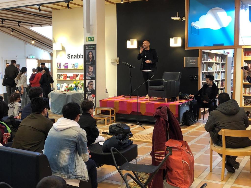 Uppsala stadsbibliotek. Foto: Elisabet Rundqvist. Aktiviteter Biblioteken har genom bibliotekslagen fått många fler uppgifter än att vara medieförmedlande.