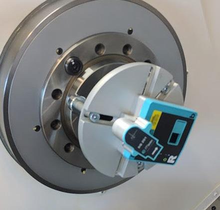 maskinbordet. Den hydrauliska chucken kan även monteras på den runda fästplattan eller en axelförlängning med diametern 20 eller 16 mm.