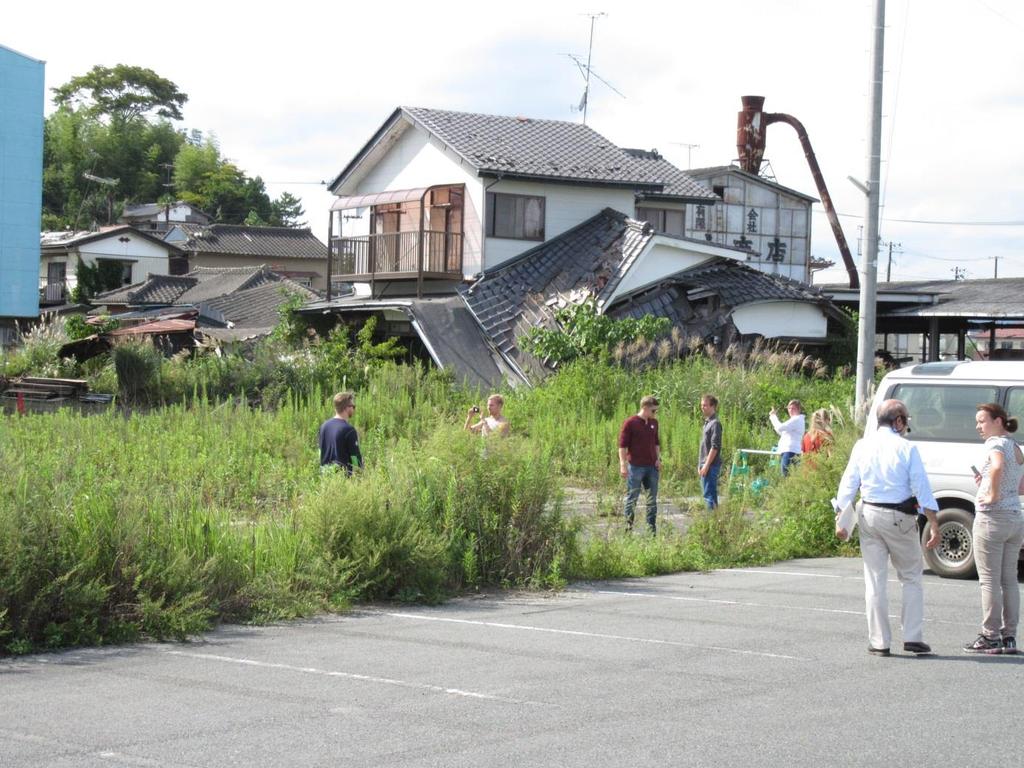 Dag 3 de evakuerade områdena Under dag tre besökte YG-gruppen tillsammans med några forskare från den samhällsvetenskapliga institutionen vid universitet i Fukushima de evakuerade områdena runt de
