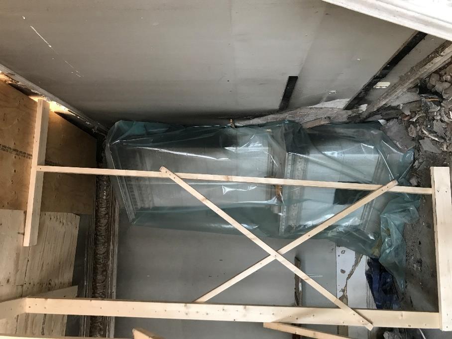 SID 19/23 Bostadslägenheterna Generellt sett är alla skadade av fukt, och rök.