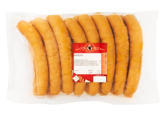 Tillsätt och fräs kryddnejlikorna i någon minut så att oljan tar smak, släng sedan kryddnejlikorna. Tillsätt tomatpuré samt finhacket i kastrullen och fräs tills gullöken blir genomskinlig.