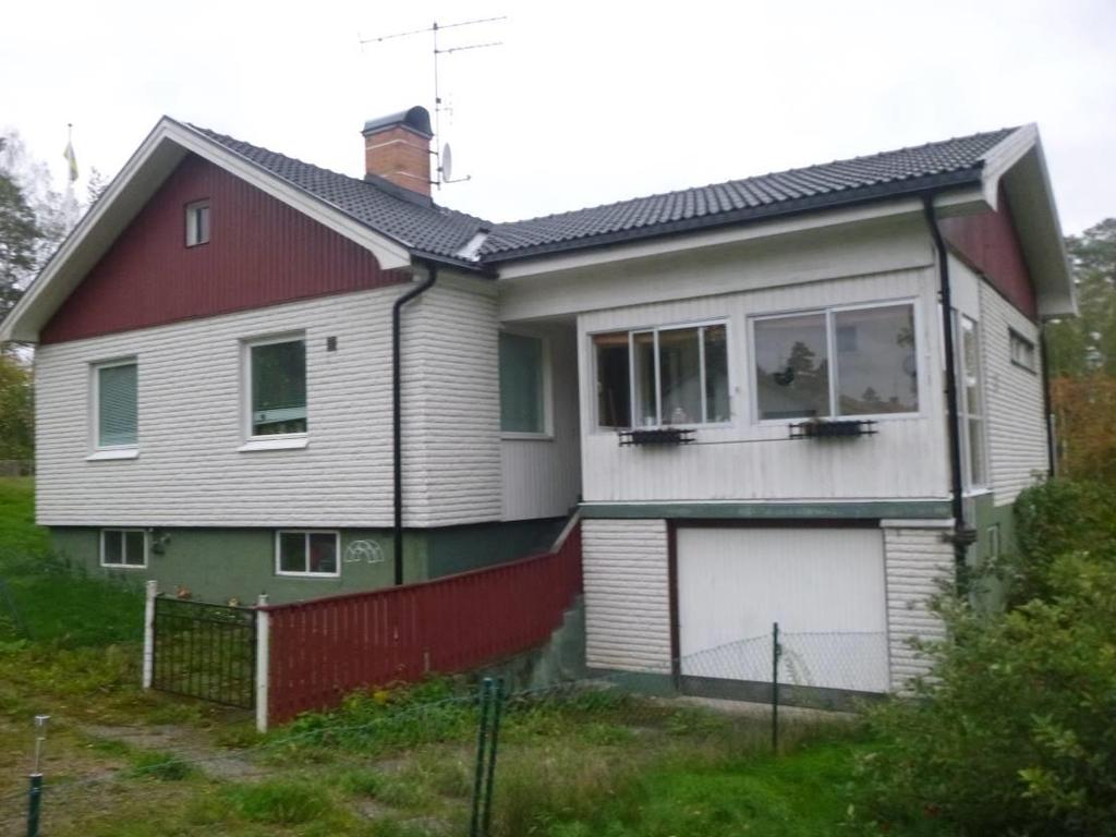 Överlåtelsebesiktning Steg 1 Fastighetsuppgifter Uppdragsgivare Fastighetsbeteckning: Mellösa-Näs 7:33 Namn: Aysel Yusubova Gatuadress: Flensvägen 13 Postadress: Flensvägen 13 Ort: Hälleforsnäs