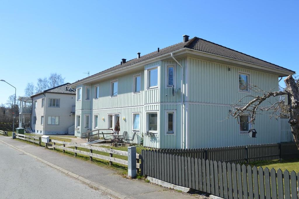 Stallagårdsvägen 24 26, Rydaholm Hyresfastighet med två huskroppar centralt belägna i Rydaholm med pendlingsavstånd till såväl Värnamo och Växjö. Totalt ca 466 m2 boyta fördelade på 6 lägenheter.