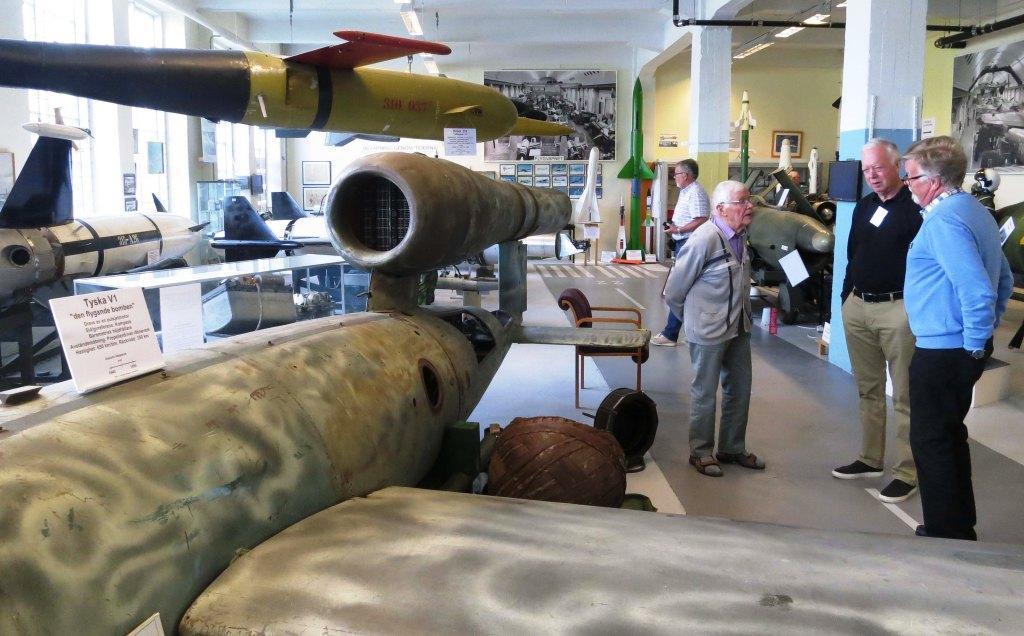 I den mycket välfyllda robothallen beskådade vi robotar, allt ifrån tyskarnas styrda V1-bomb, som av misstag kraschade i Sverige under slutet av andra världskriget.
