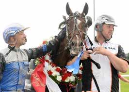 Ut på sista långsidan kunde Carl Johan smyga med i rygg på Racing Brodda och Rikard N koglund och via spåren sista 00 meterna fick Activated greppet sista biten.