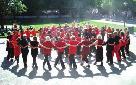Titta in på vår hemsida! www.internationellafolkdansklubben.