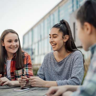 Även i icke utsatta delar av landet är det fler tjejer som får denna behörighet, men skillnaderna mellan tjejer och killar är betydligt mindre än i utsatta områden.