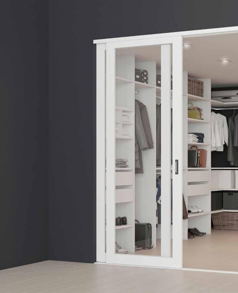 WALK-IN Profilen Showstopper i vitt med klarglas och vit inredning.