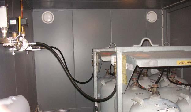 48 6. Slangledningar Med slangledningar (eller slangar) menas böjliga gasledningar som används när rörligheten behövs, till exempel på grund av vibrationer i utrustningen eller vid anslutning till