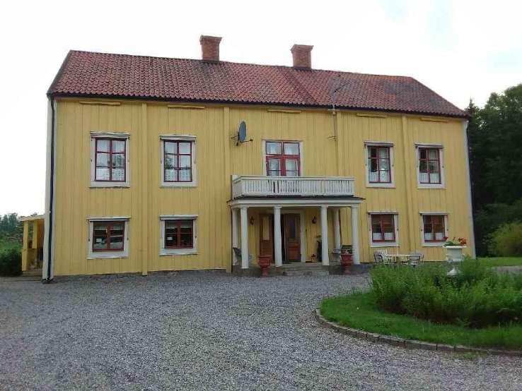 Byggnadsbeskrivning Bostadsbyggnad Byggnadsår/ ombyggnadsår: 1690 / 1790 Hustyp/antal våningar: 2-plans hus Taktyp, takbeläggning: Enkupigt taktegel Grundkonstruktion: