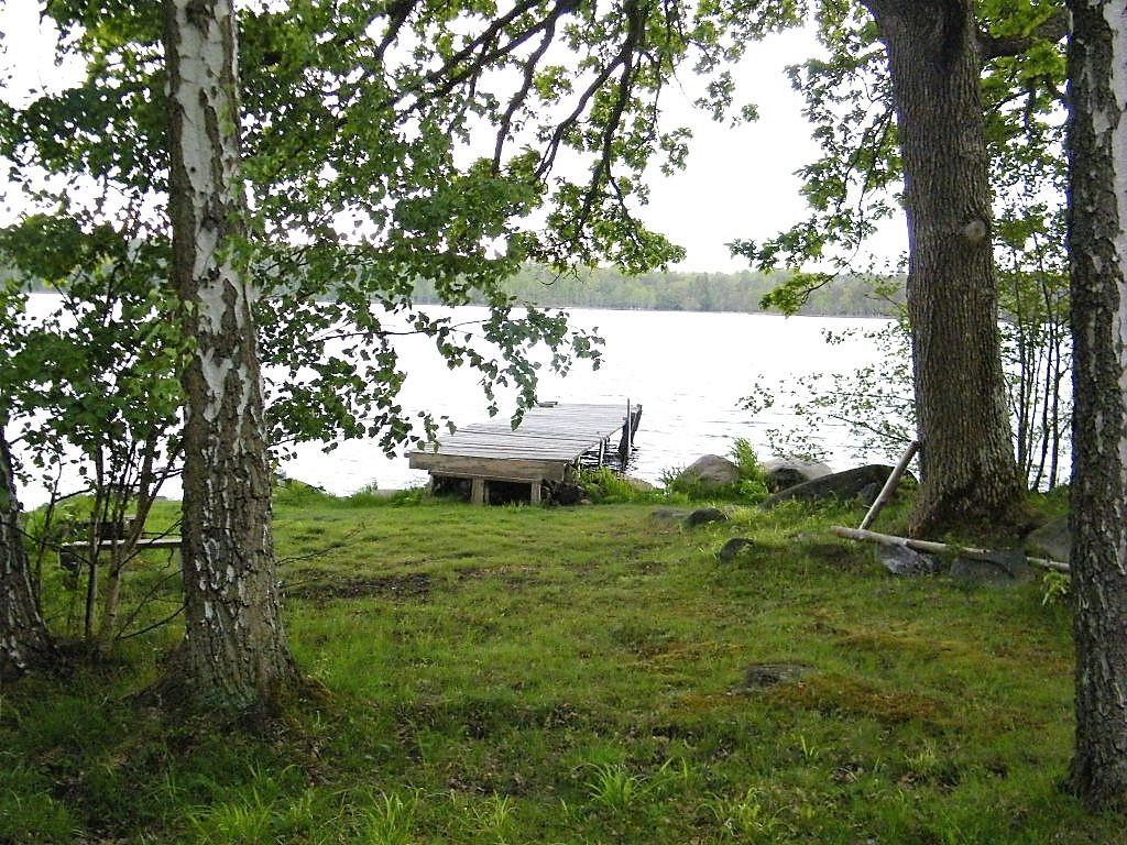Fastigheten ägs av en juridisk person vilket medger juridiska personer som köpare.