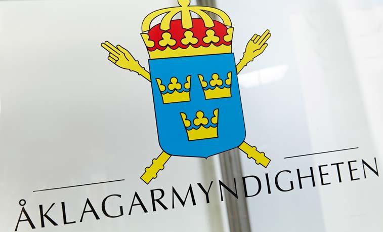 En framträdande roll i rättssamhället Åklagare har en framträdande roll i rättssamhället och är en viktig del av det demokratiska systemet.