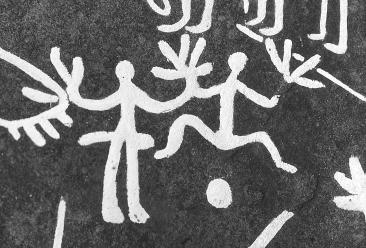 Raä 70:1. De två människofigurerna bildar en komposition och är förenade med en gemensam hand.