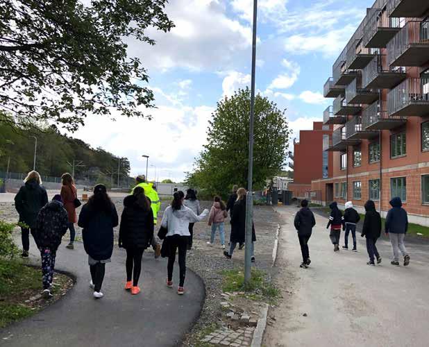 Trygghetsvandring med elever från Vättnedalsskolan Under arbetsträffarna med eleverna pekade de ut ett antal otrygga platser i närområdet vilka vi besökte tillsammans med Polisen, Lokalförvaltningen,