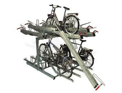 stället van de fiets op en plaats deze naast de uitsparing in de goot, duw vervolgens de fiets naar boven en plaats het achterwiel in de uitsparing 5. 5. 4.