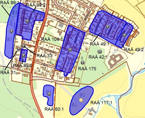 Figur 4. Karta som visar de fornlämningar som ligger närmast fastigheterna Köpingebro 9:19 m fl. Platsen för undersökningen är markerad med en pil. Karta ur Riksantikvarieämbetets FMIS/fornsök.