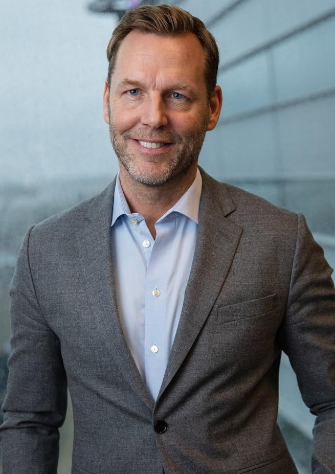 KOMMENTARER AV JOHAN DENNELIND, VD & KONCERNCHEF Bästa aktieägare och Teliaföljare, som förväntat var det andra kvartalet bättre än det första och vi ser fortsatt förbättring under resten av året.