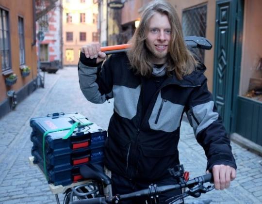 Det finns även möjlighet att göra enklare reparationer genom ett helt nytt reparationsställ med tillhörande fasta pump.