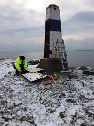 Fyren på Skötrökan skall tändas igen Den gamla fiskefyren på Skötrökan har inte varit tänd sedan slutet på 1970-talet och underhållet av fyrkonstruktionen är kraftigt eftersatt.