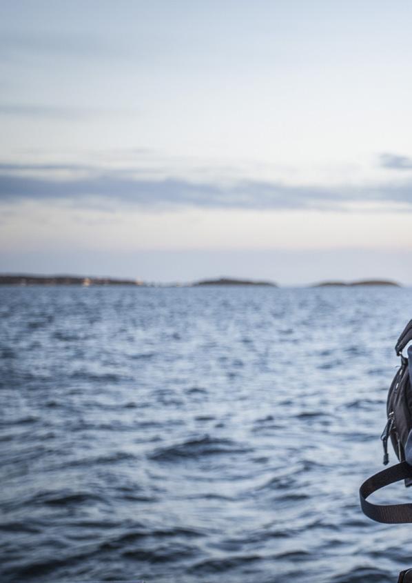 MAN KOMMER NÄRA SINA KOLLEGOR Som kustbevakare bär du på en unik och mångsidig kompetens som kombinerar räddningstjänst, sjöövervakning och brottsbekämpning.