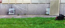Först grundbruket, sedan sättningsbruket emellan och finbruket längst ut. I exakta linjer kvader för kvader längs hela fasaden. Lagkänslan var fantastisk liksom samarbetet med Statens fastighetsverk.
