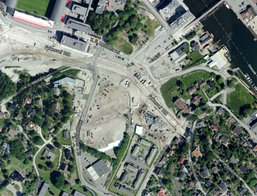 Værste, delmråde-3, Fredrikstad kmmun RAPPORT GEOTEKNIK DATUM: 214-12-15 Figur 5. Bedömd gräns från vilken släntberg skall förutsättas. Pilens riktning är bedömd lutning av berget. 5.3 Gehydrlgi ch grundvatten Grundvattennivåerna i mrådet har ej undersökt inm ramen av detta uppdrag.