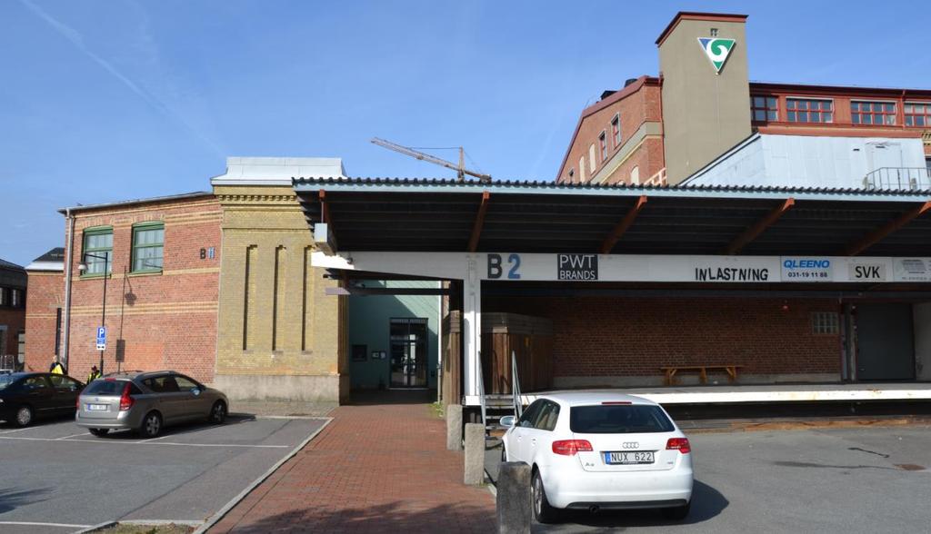 Passagen kommer norrut (mot Säveån) att mynna ungefär där det är skrivet Warner Bros. på tegelfasaden (se bild 17). Bild 17.