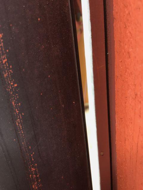 Övrigt Stuprörens fals är vänd inåt byggnaden Falsen ska vara riktad utåt ifrån huset.